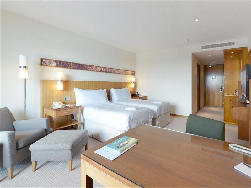 Canary Riverside Plaza Hotel Лондон Екстер'єр фото A room at the hotel