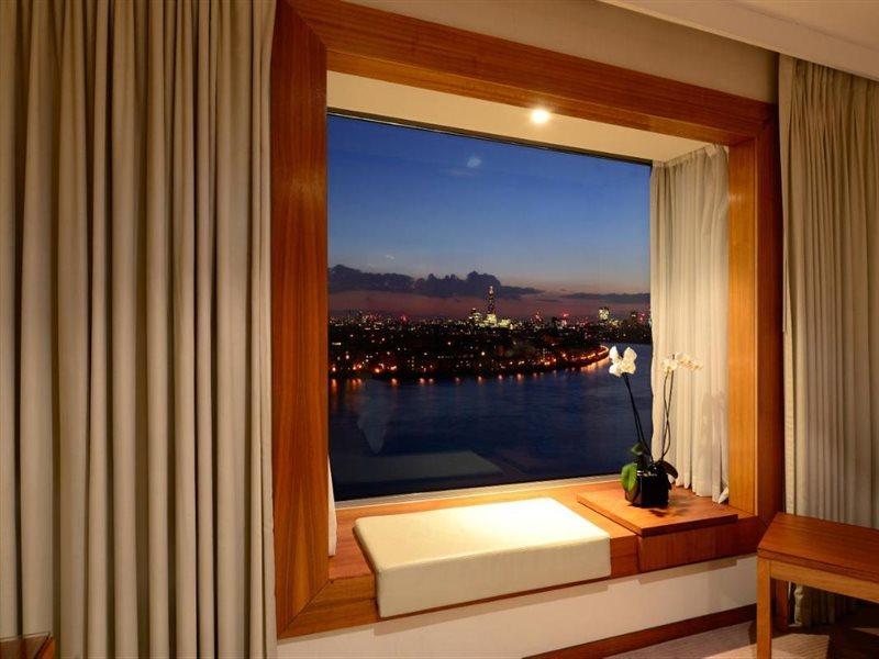 Canary Riverside Plaza Hotel Лондон Екстер'єр фото View from a room at the Four Seasons Hotel