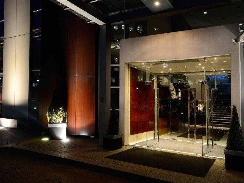 Canary Riverside Plaza Hotel Лондон Екстер'єр фото Entrance to the hotel