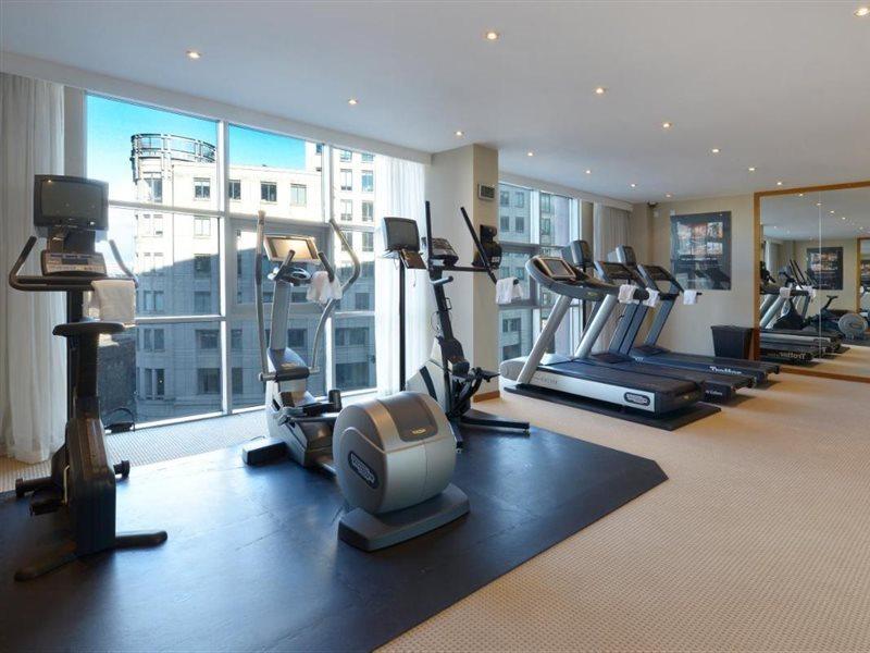 Canary Riverside Plaza Hotel Лондон Екстер'єр фото The gym at the 100 Queen's Gate