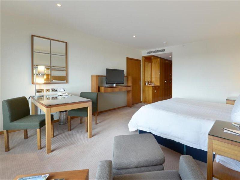 Canary Riverside Plaza Hotel Лондон Екстер'єр фото A room at the hotel