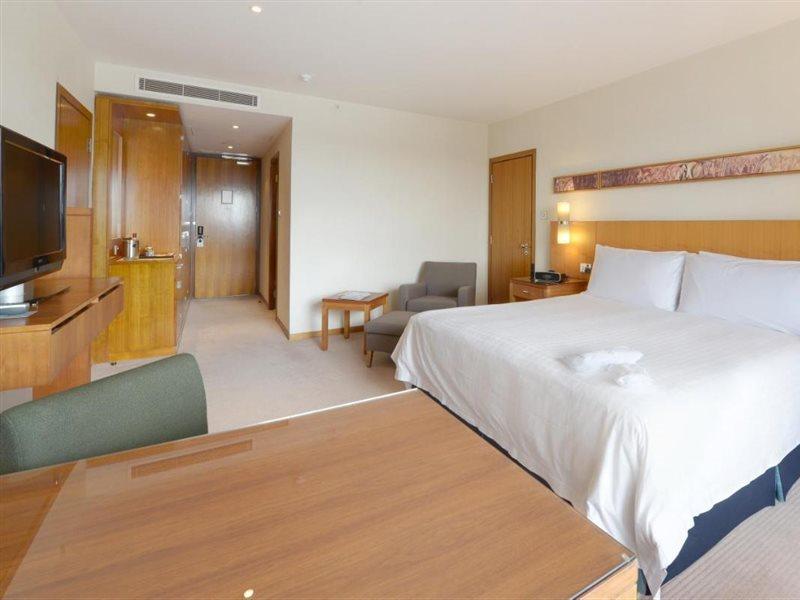 Canary Riverside Plaza Hotel Лондон Екстер'єр фото A room at the hotel