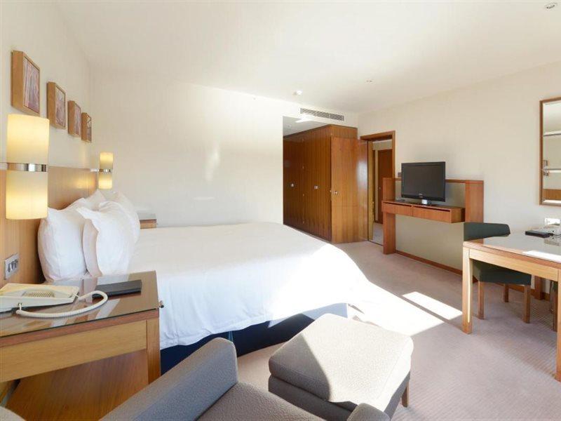Canary Riverside Plaza Hotel Лондон Екстер'єр фото A room at the hotel