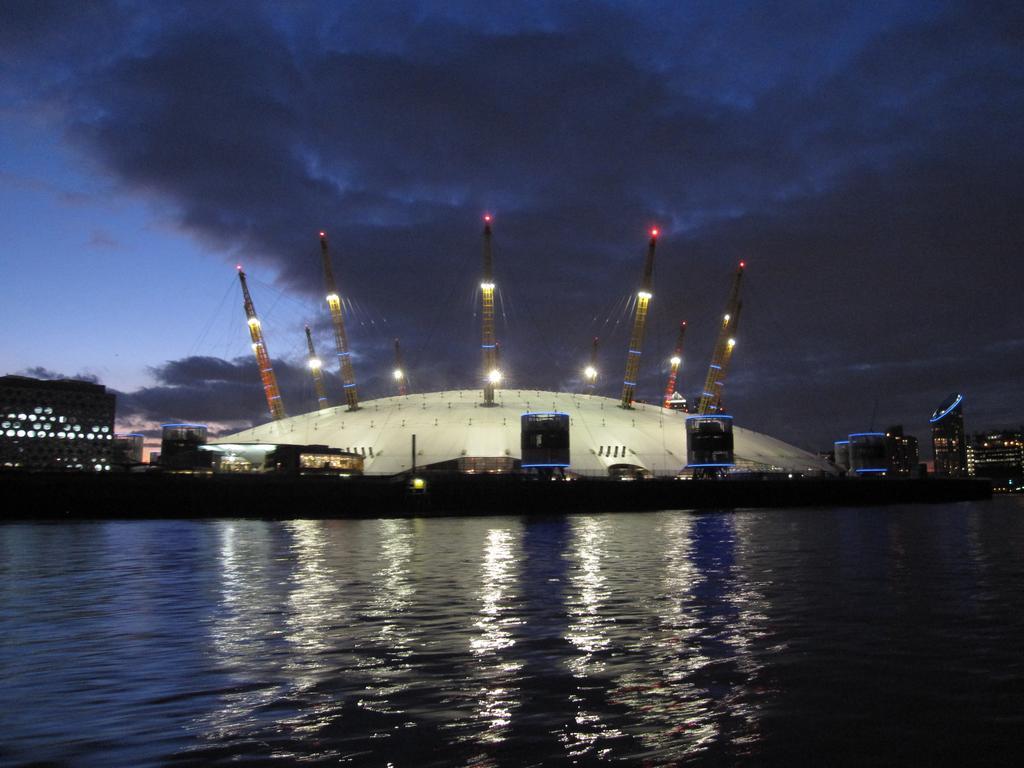 Canary Riverside Plaza Hotel Лондон Екстер'єр фото The O2, London