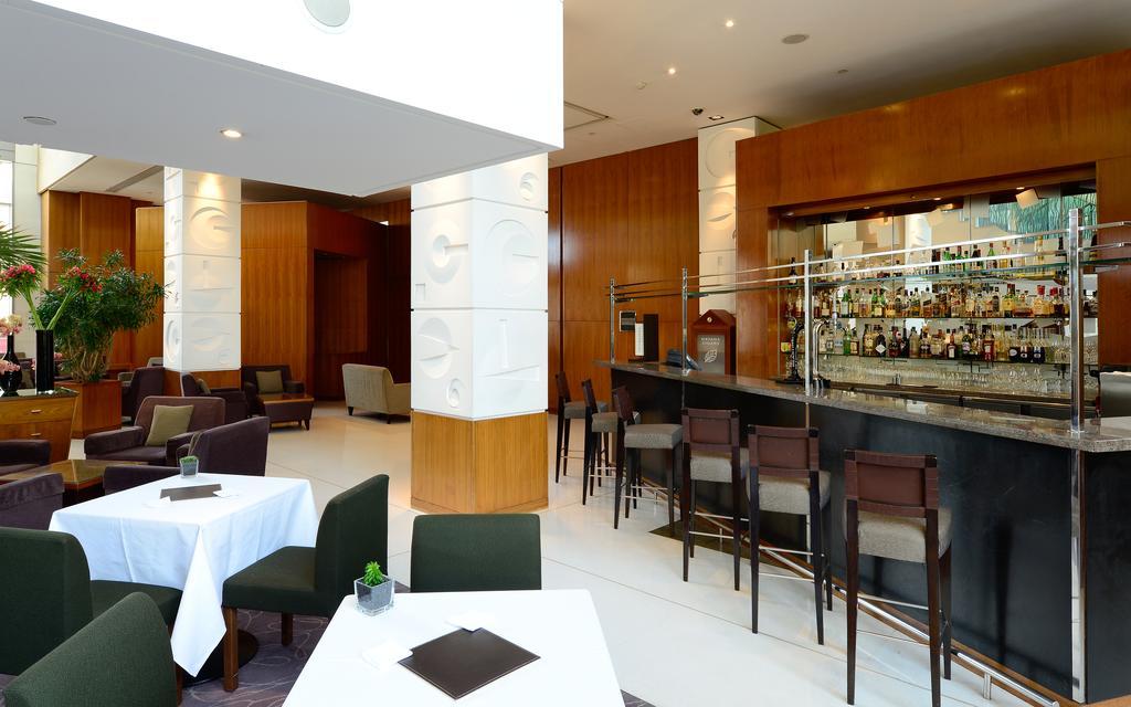 Canary Riverside Plaza Hotel Лондон Екстер'єр фото The bar at the restaurant