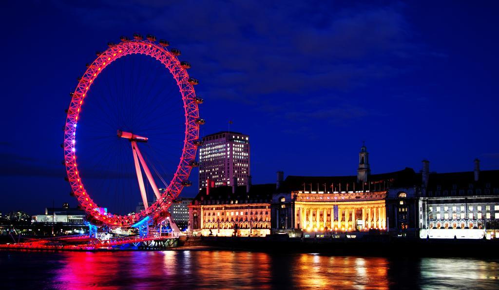 Canary Riverside Plaza Hotel Лондон Екстер'єр фото The London Eye at night