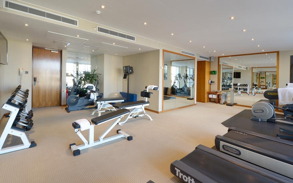 Canary Riverside Plaza Hotel Лондон Екстер'єр фото The gym at the 100 Queen's Gate
