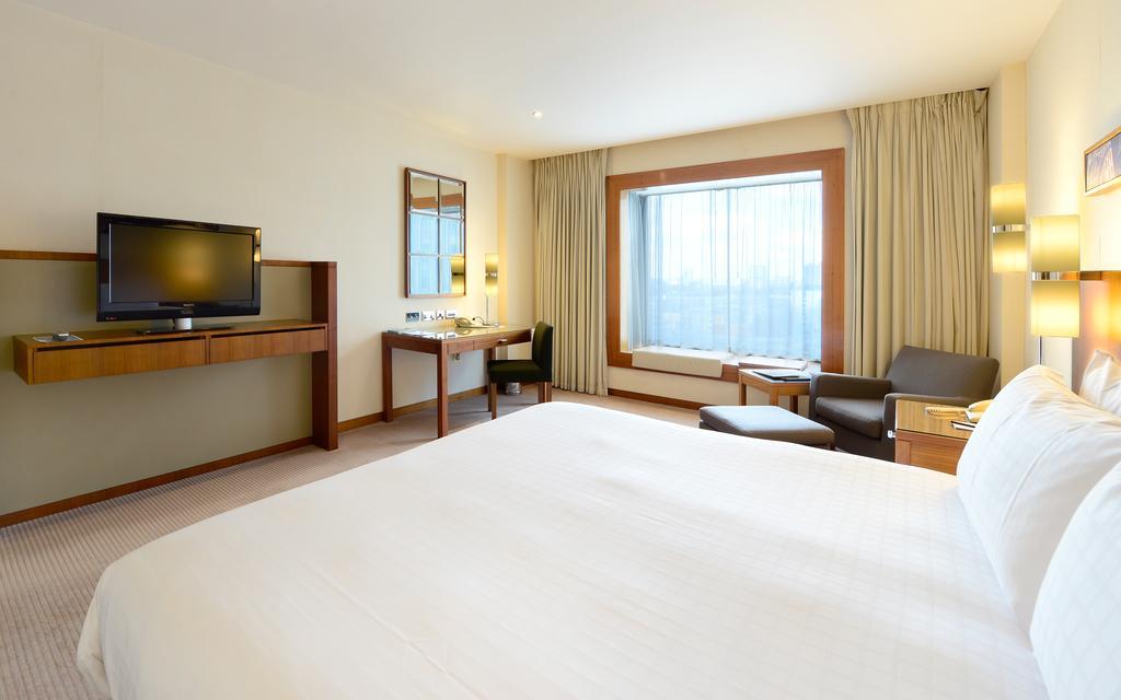 Canary Riverside Plaza Hotel Лондон Екстер'єр фото A typical room at the hotel