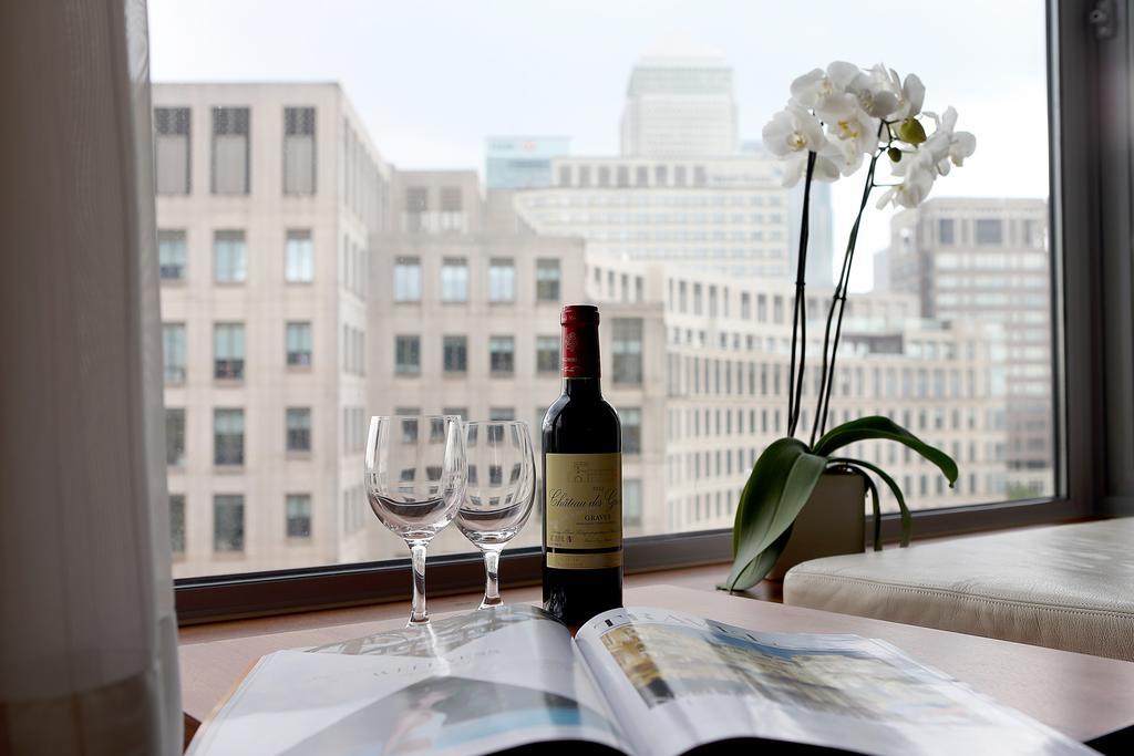 Canary Riverside Plaza Hotel Лондон Екстер'єр фото A view from a suite at the Mandarin Oriental, New York